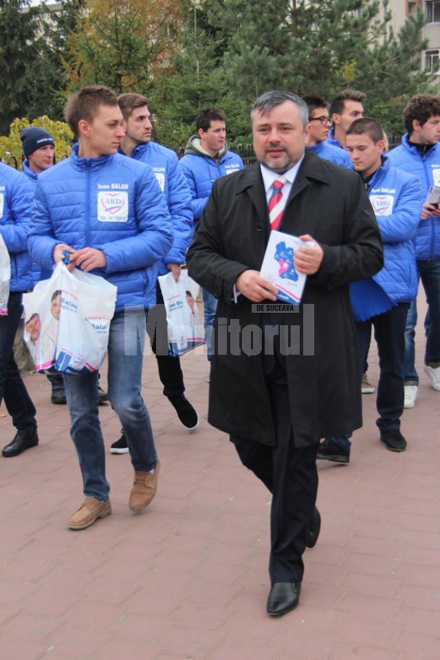 Deputatul PDL de Suceava Ioan Bălan, care candidează pentru un nou mandat din partea ARD în Colegiul uninominal 2 pentru Camera Deputaților, și-a început campania în forță din cartierul Burdujeni