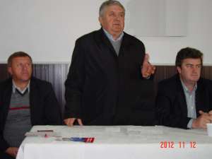 Gavril Mîrza alături de primarul Dumitru Nimiţan şi preşedintele CJ Cătalin Nechifor