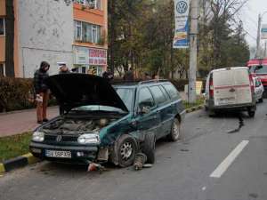 Şoferul autoturismului Fiat înmatriculat în Dâmboviţa a intrat brusc pe contrasens lovind VW-ul Golf condus de un tânăr de 19 ani
