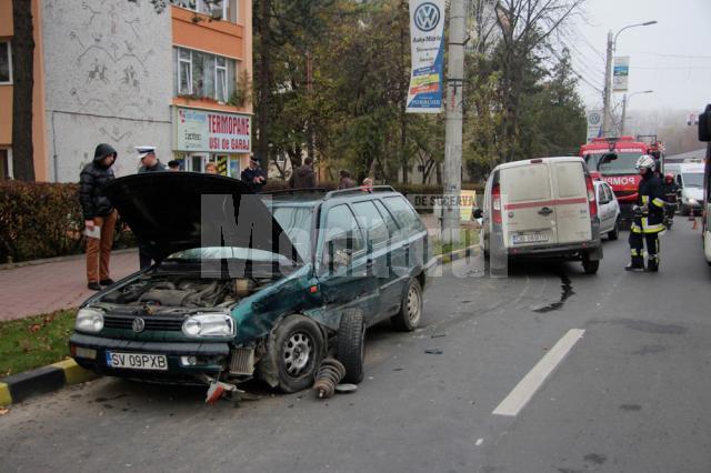Şoferul autoturismului Fiat înmatriculat în Dâmboviţa a intrat brusc pe contrasens lovind VW-ul Golf condus de un tânăr de 19 ani