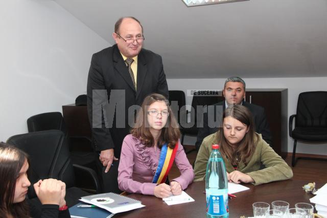 Vasile Andriciuc a ascultat propunerile copiilor pentru dezvoltarea comunei Şcheia