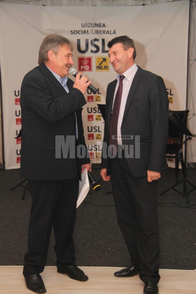 Marius Ursaciuc şi primarul PDL al oraşului Frasin, la lansarea candidaţilor USL