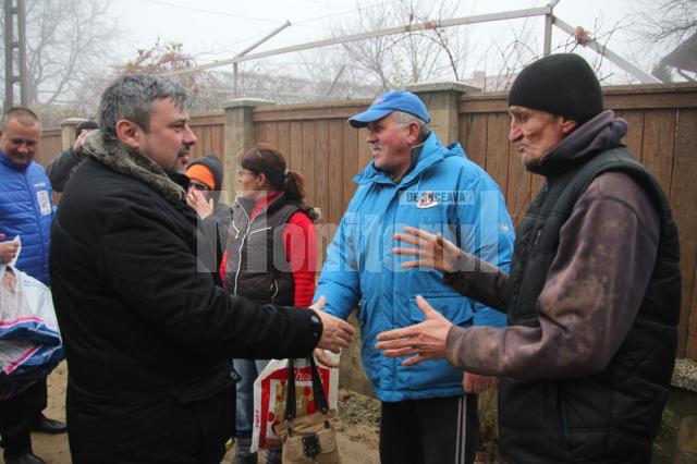 Deputatul Ioan Balan, candidat pentru un nou mandat în Colegiul nr. 2 Suceava, şi Gheorghe Flutur, candidat în colegiul de Senat nr. 2 Suceava, s-au aflat ieri în mijlocul cetăţenilor din Adâncata