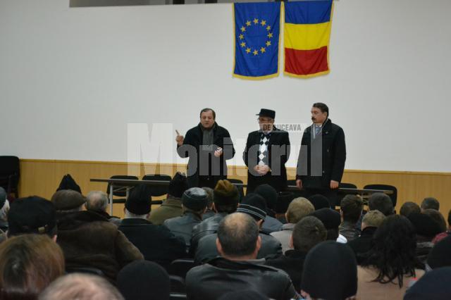 Câteva sute de persoane au participat la întâlnirile electorale pe care candidaţii Alianţei România Dreaptă Gheorghe Flutur şi Vasile Ilie le-au organizat în comunele Bosanci şi Moara