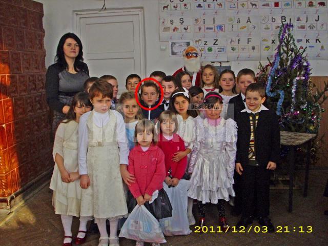 Împreună cu colegii de clasă şi cu învăţătoarea Simona Anton