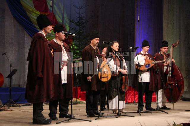 Basarabia, Ardealul şi Bucovina, unite prin poezie, cântec şi joc, la Suceava