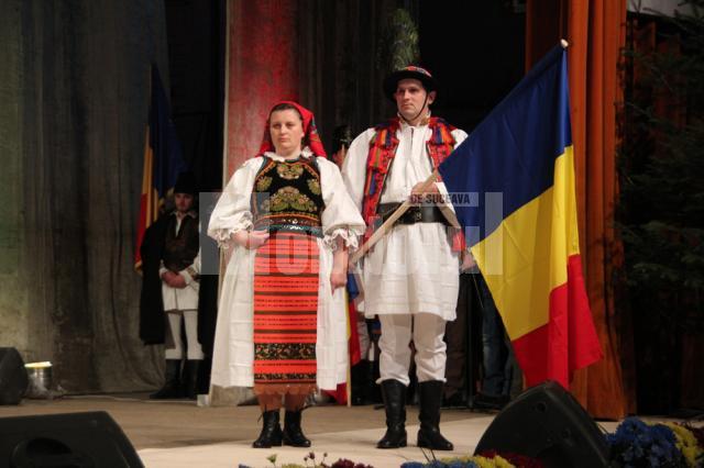 Basarabia, Ardealul şi Bucovina, unite prin poezie, cântec şi joc, la Suceava