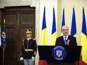 Băsescu: De Ziua Naţională, fiecare român să arboreze un tricolor, cât de mic
