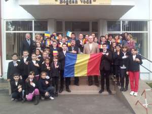 1 Decembrie-aniversare tricolorǎ la Şcoala Gimnazială “Bogdan Vodǎ” Rǎdǎuţi