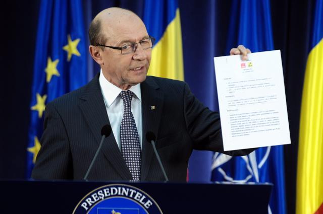 Băsescu: Îi răspund lui Ponta - nu sunt ofiţer de contrainformaţii sau ofiţer sub acoperire