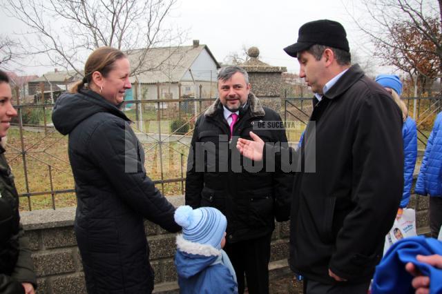 Ioan Balan alături de alegătorii din Salcea