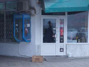 Magazin din George Enescu cu sistem de alarmă neactivat, golit de băutură şi ţigări