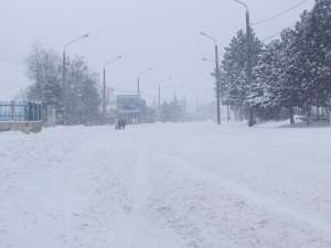Şcolile din judeţul Suceava vor fi închise luni din cauza ninsorii