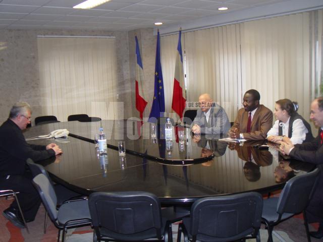 Guy Djoken, preşedintele Asociaţiei UNESCO a filialei din Statele Unite ale Americii şi vicepreşedinte UNESCO la nivel mondial, în vizită la Suceava
