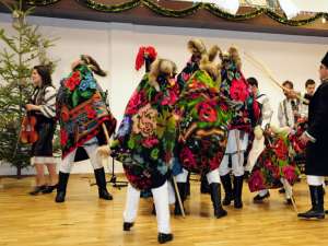 Ansamblul “Poieniţa” duce obiceiurile din Bucovina în toată ţara