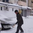Puţini suceveni au pus mâna pe lopată şi au ieşit la curăţat zăpada în zonele în care locuiesc