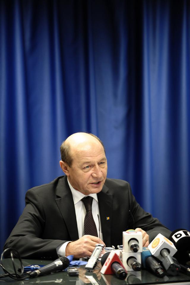 Băsescu a semnat, ieri, decretul de convocare a noului Parlament pentru 19 decembrie, la ora 13.00. Foto: Sorin LUPŞA