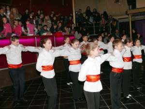 Peste 300 de copii au participat la „Christmas Dance”