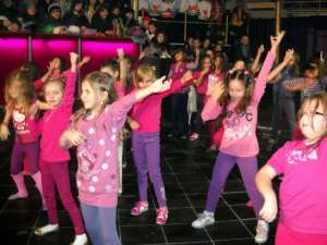 Peste 300 de copii au participat la „Christmas Dance”