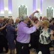 Ringul de dans, neîncăpător pentru petrecăreţii vârstnici