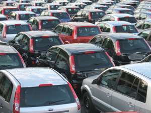 Taxa de primă înmatriculare auto ar putea fi înlocuită cu un "timbru de mediu"