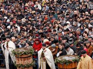 Peste 3.000 de credincioşi au participat la slujba de Bobotează de la Catedrala Patriarhală Foto: MEDIAFAX