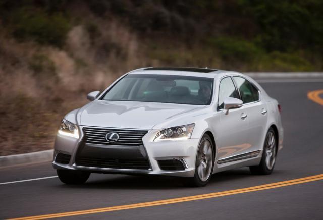 Lexus vrea un model de performanță în clasa medie