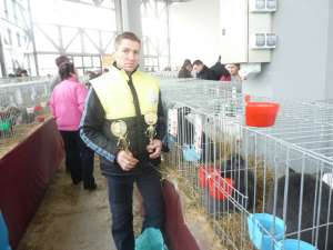 Ioan Cristian Câtea a reprezentat la concursul de la Craiova Asociaţia crescătorilor de păsări şi mamifere mici de curte „Fantezia – Ţara de Sus”
