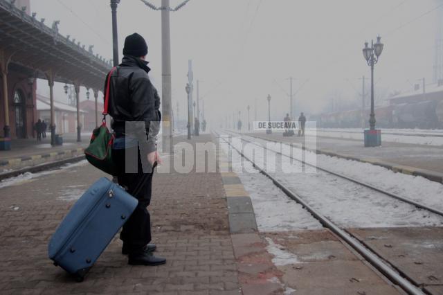 O parte a călătorilor au îngheţat pe peron în aşteptarea trenului