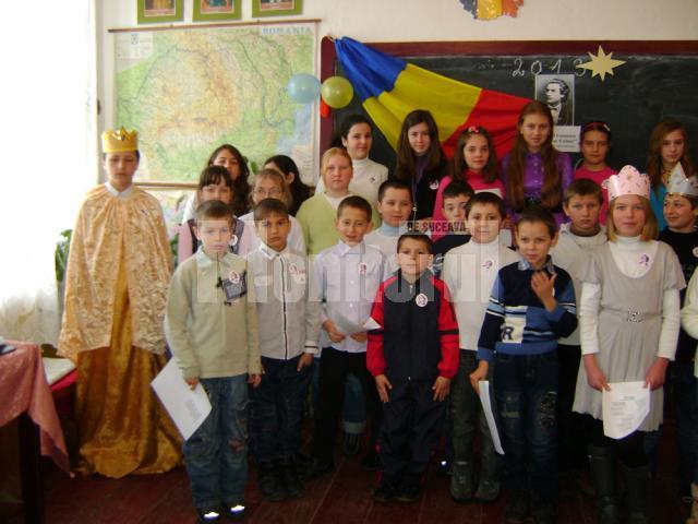 Festivitate dedicată lui Eminescu, la şcoala Călineşti Enache