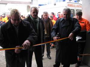 Tăierea panglicii inaugurale la Substaţia de Ambulanţă Câmpulung Moldovenesc
