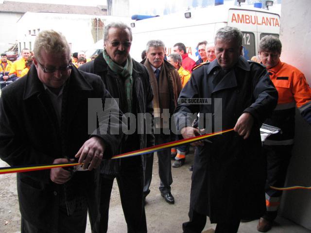 Tăierea panglicii inaugurale la Substaţia de Ambulanţă Câmpulung Moldovenesc