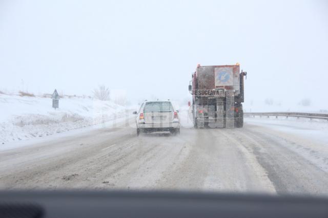 Toate drumurile din judeţul Suceava sunt deschise circulaţiei rutiere, traficul desfăşurându-se în condiţii de iarnă