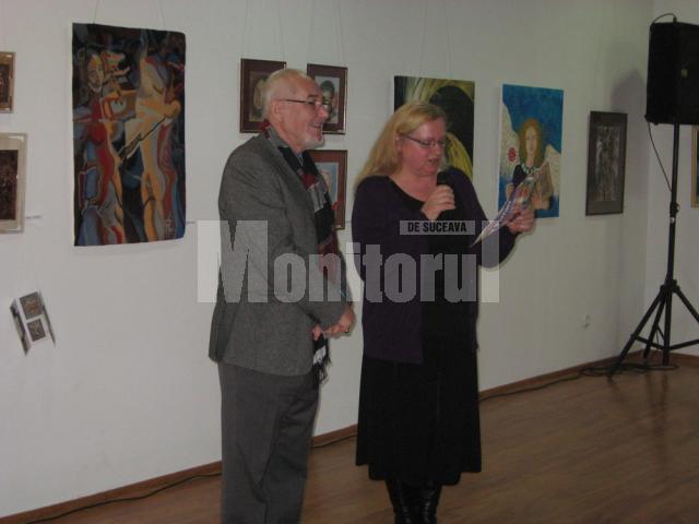 Criticul de artă Valentin Ciucă, alături de Lucia Puşcaşu