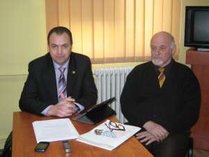 Deputatul minorităţii ucrainene în Parlamentul României, Ioan Marocico, alături de preşedintele UUR Suceava, prof. Ioan Bodnar