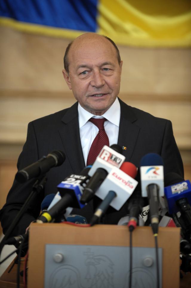 Traian Băsescu: „Românii au putut fi păcăliţi de televizoare, dar occidentalii nu se uită la televizoarele noastre decât pentru monitorizare”. Foto: MEDIAFAX