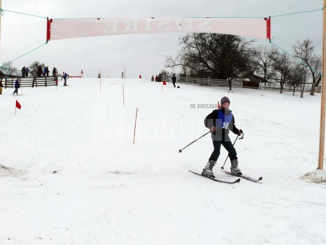 „Iarna în Poieniţă” a reunit peste 200 de practicanţi ai sporturilor de iarnă