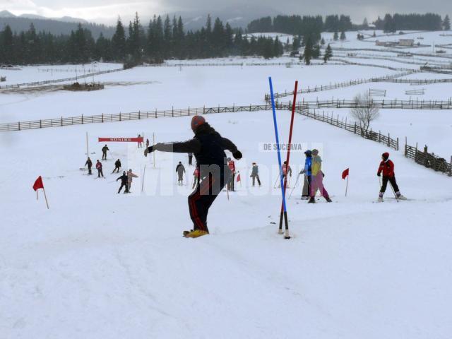 „Iarna în Poieniţă” a reunit peste 200 de practicanţi ai sporturilor de iarnă