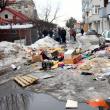 Scene dramatice în faţa blocului de pe strada Prieteniei