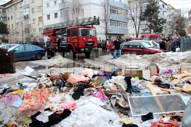 Scene dramatice în faţa blocului de pe strada Prieteniei