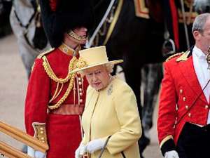 Regina Elisabeta a II-a a Marii Britanii, cea mai puternică femeie din lume. Foto: Corbis