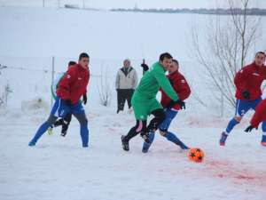 Lupta apriga pentru balon în confruntarea dintre Sporting şi FC Pojorâta