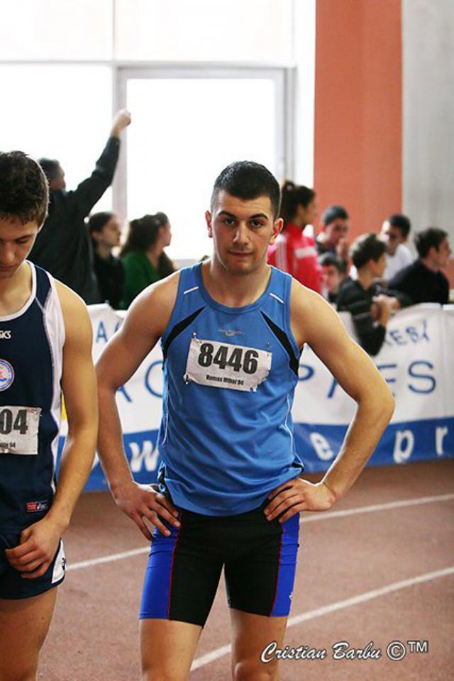 Mihai Romaş a câştigat de o manieră entuziasmantă proba de 800 de metri, intrând în posesia medaliei de campion naţional. Foto Cristian Barbu
