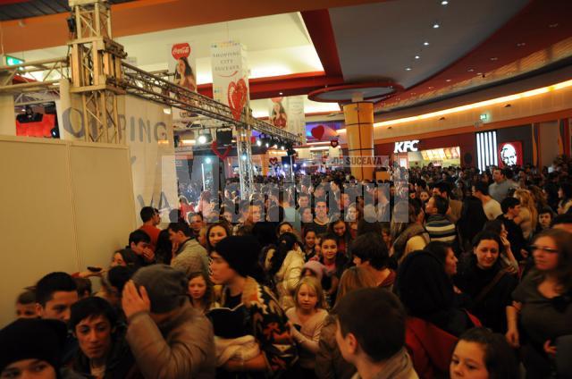 Mii de suceveni au participat la concertul Antoniei, găzduit de Shopping City