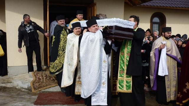 Parintele Ioan Bilauca, condus pe ultimul drum. Foto: Cristina Scorțariu