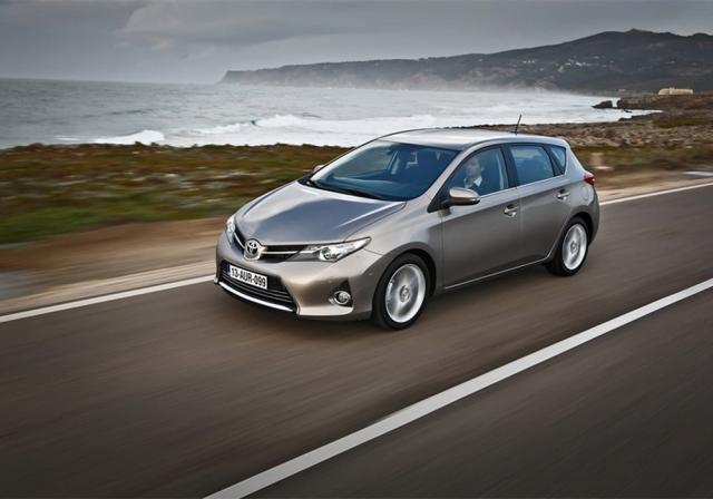Toyota introduce pe piața românească noul Auris
