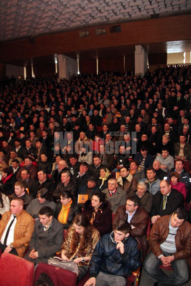 Peste 1.200 de membri PDL Suceava au venit să-l susţină pe Vasile Blaga pentru şefia partidului