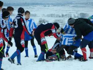 Cei mai mari dintre participanți au jucat rugby în 7 pe zăpadă