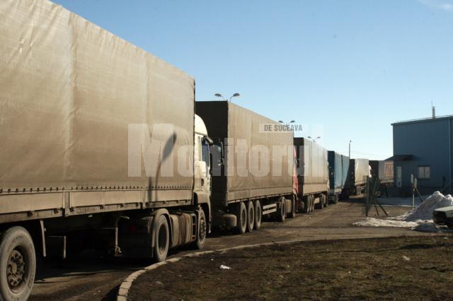 Tirurile au stat blocate în Ucraina chiar şi trei zile înainte de a ajunge în Vama Siret