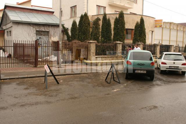 Parcarea ilegală de pe strada Amurgului din cartierul Burdujeni